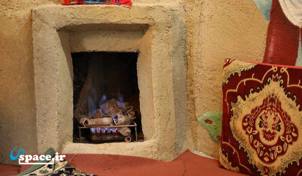 نمای داخل اتاق اقامتگاه بوم گردی عموقدرت - روستای قلعچه مینودشت استان گلستان